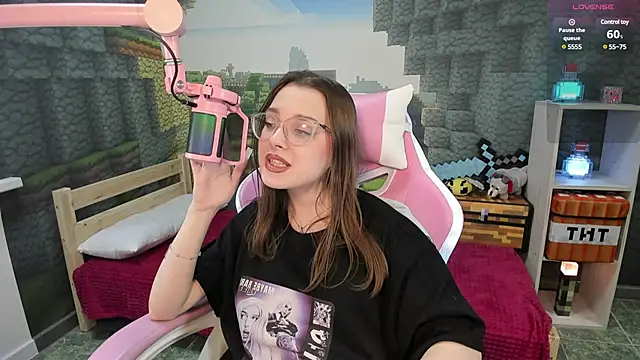 Snapshot of kaisajenner chatting on 02.06.25 kaisajenner online show from 02.06.25