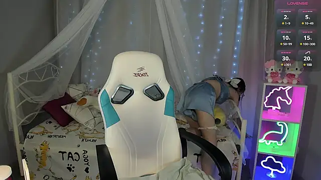 Snapshot of kaisajenner chatting on 02.07.25 kaisajenner online show from 02.07.25