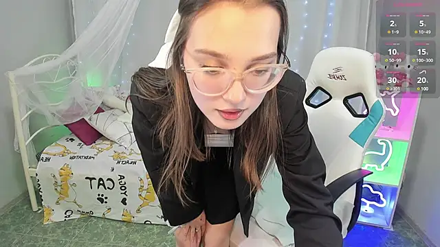 Snapshot of kaisajenner chatting on 02.08.25 kaisajenner online show from 02.08.25