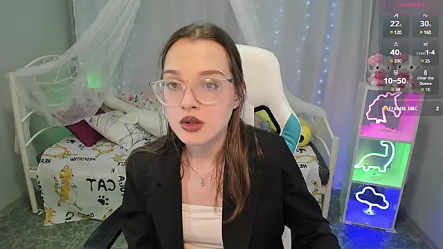 Snapshot of kaisajenner chatting on 02.08.25 kaisajenner online show from 02.08.25