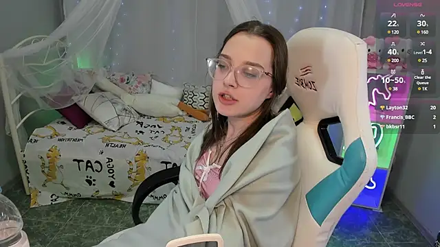 Snapshot of kaisajenner chatting on 02.09.25 kaisajenner online show from 02.09.25