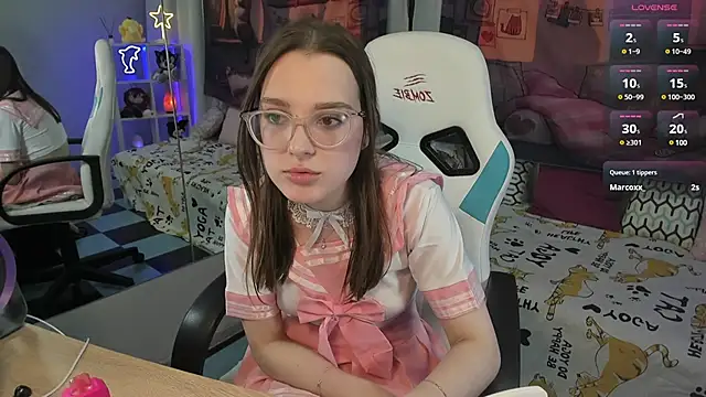 Snapshot of kaisajenner chatting on 02.09.25 kaisajenner online show from 02.09.25