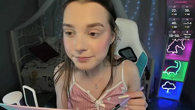 Snapshot of kaisajenner chatting on 02.16.25 kaisajenner online show from 02.16.25