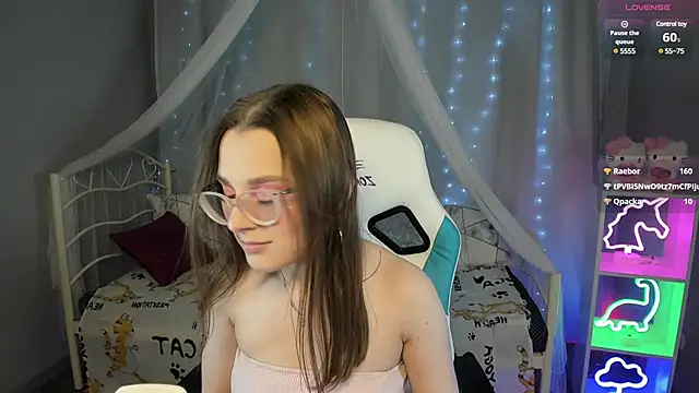 Snapshot of kaisajenner chatting on 02.17.25 kaisajenner online show from 02.17.25