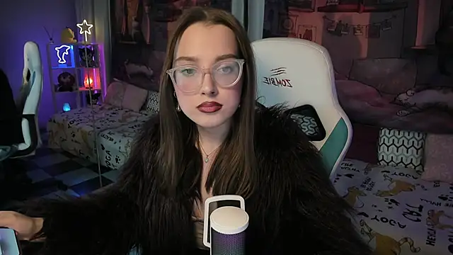 Snapshot of kaisajenner chatting on 02.19.25 kaisajenner online show from 02.19.25