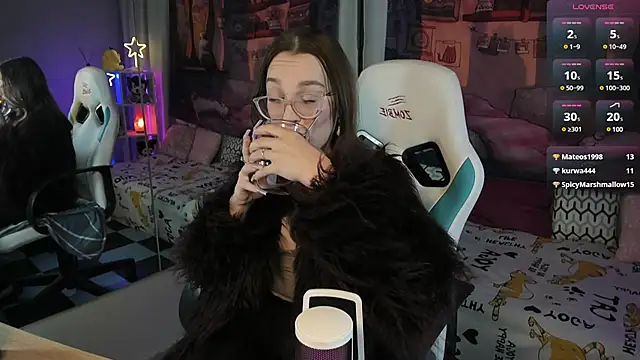 Snapshot of kaisajenner chatting on 02.19.25 kaisajenner online show from 02.19.25