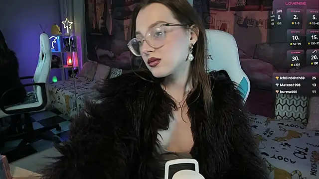 Snapshot of kaisajenner chatting on 02.19.25 kaisajenner online show from 02.19.25