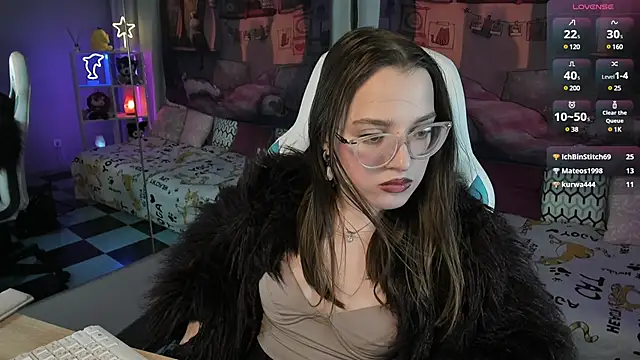 Snapshot of kaisajenner chatting on 02.20.25 kaisajenner online show from 02.20.25