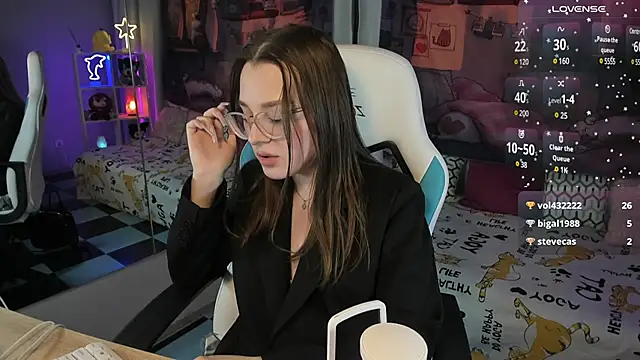 Snapshot of kaisajenner chatting on 02.21.25 kaisajenner online show from 02.21.25