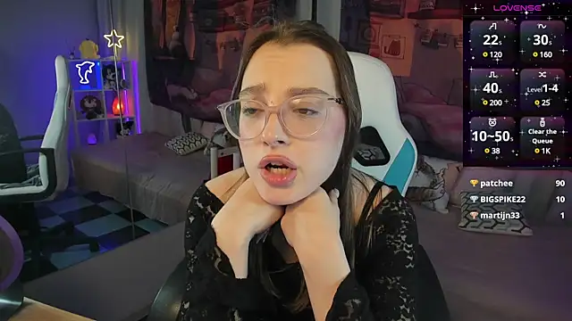 Snapshot of kaisajenner chatting on 03.04.25 kaisajenner online show from 03.04.25