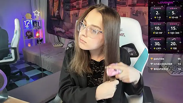 Snapshot of kaisajenner chatting on 03.05.25 kaisajenner online show from 03.05.25