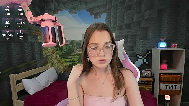 Snapshot of kaisajenner chatting on 03.08.25 kaisajenner online show from 03.08.25