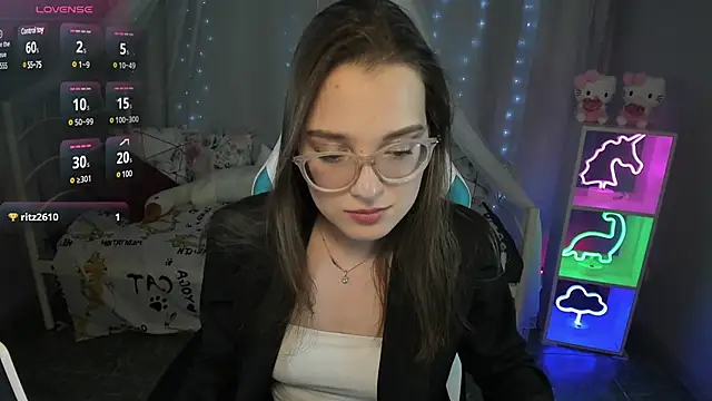 Snapshot of kaisajenner chatting on 03.17.25 kaisajenner online show from 03.17.25