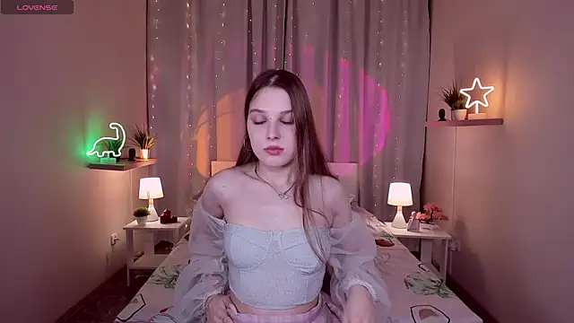 Snapshot of kaisajenner chatting on 09.12.25 kaisajenner online show from 09.12.25