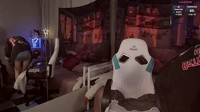 Snapshot of kaisajenner chatting on 09.22.25 kaisajenner online show from 09.22.25