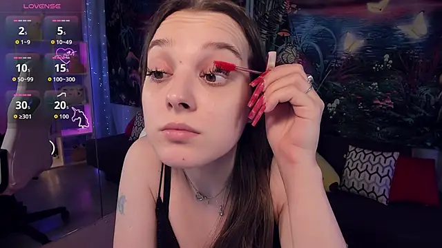 Snapshot of kaisajenner chatting on 10.05.25 kaisajenner online show from 10.05.25