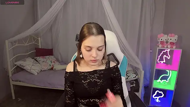 Snapshot of kaisajenner chatting on 10.19.25 kaisajenner online show from 10.19.25