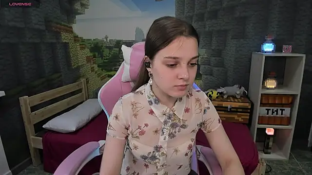 Snapshot of kaisajenner chatting on 10.21.25 kaisajenner online show from 10.21.25