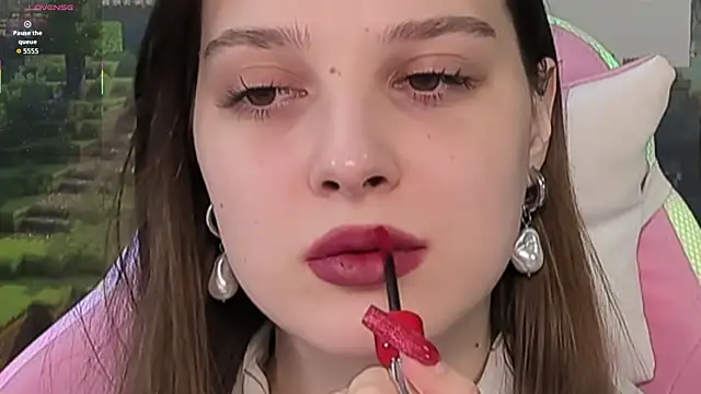 Snapshot of kaisajenner chatting on 10.21.25 kaisajenner online show from 10.21.25