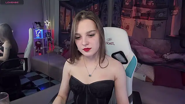 Snapshot of kaisajenner chatting on 10.26.25 kaisajenner online show from 10.26.25