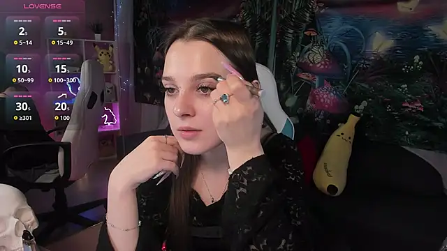 Snapshot of kaisajenner chatting on 10.27.25 kaisajenner online show from 10.27.25