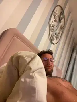 Jamesdeanmcqueen online show from 02.05.25