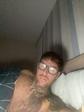 Jamesdeanmcqueen online show from 11.04.25