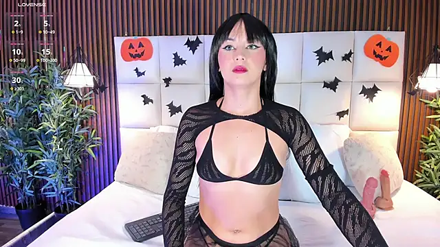 DashaQuinn online show from 10.31.25