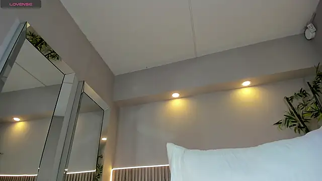 LinnaEvanson online show from 10.30.25