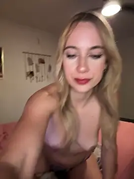 Snapshot of rileylovesyou chatting on 09.30.25 rileylovesyou online show from 09.30.25