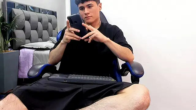 Snapshot of roan_birkin chatting on 10.07.25 roan birkin online show from 10.07.25