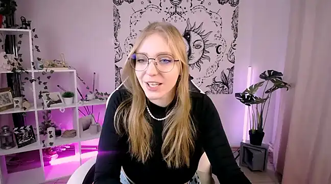 VeronicaAndersen online show from 02.28.25