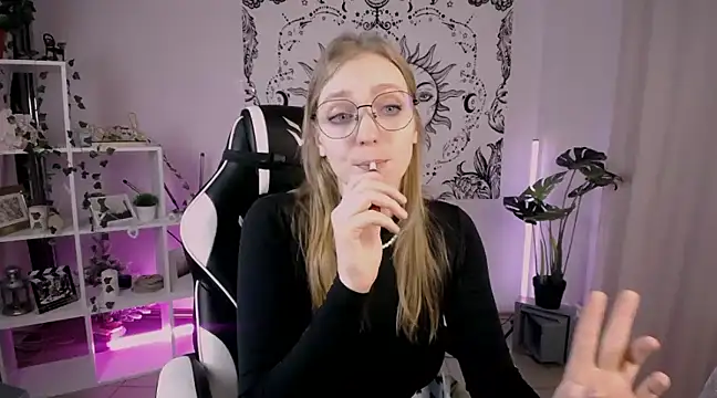 VeronicaAndersen online show from 02.28.25