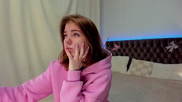 Snapshot of Ella_Mayers chatting on 02.11.25 Ella Mayers online show from 02.11.25