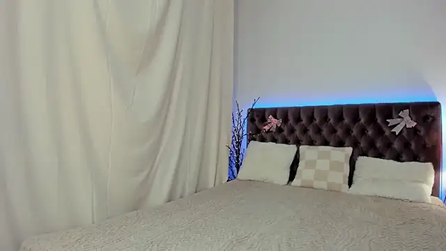 Snapshot of Ella_Mayers chatting on 02.14.25 Ella Mayers online show from 02.14.25