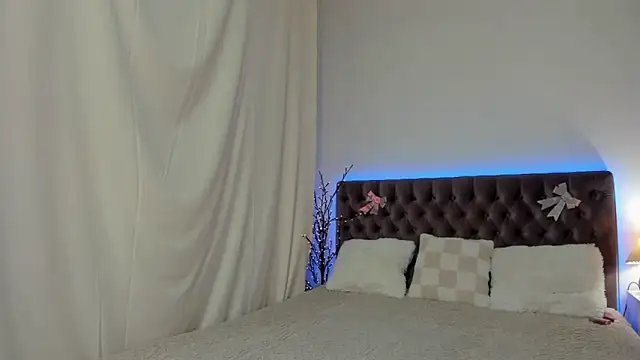 Snapshot of Ella_Mayers chatting on 02.15.25 Ella Mayers online show from 02.15.25