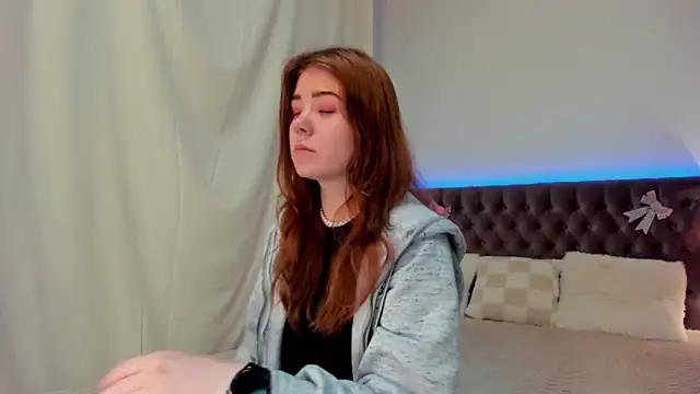 Snapshot of Ella_Mayers chatting on 02.16.25 Ella Mayers online show from 02.16.25