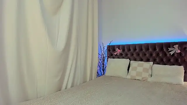 Snapshot of Ella_Mayers chatting on 02.21.25 Ella Mayers online show from 02.21.25