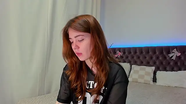 Snapshot of Ella_Mayers chatting on 03.05.25 Ella Mayers online show from 03.05.25