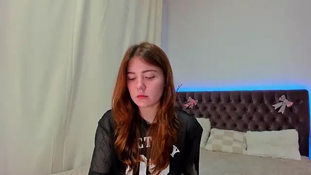 Snapshot of Ella_Mayers chatting on 03.06.25 Ella Mayers online show from 03.06.25