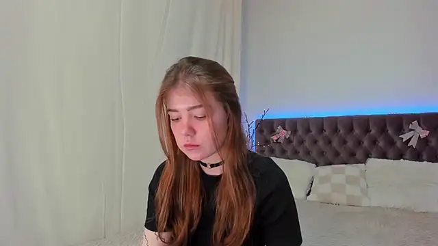 Snapshot of Ella_Mayers chatting on 03.08.25 Ella Mayers online show from 03.08.25