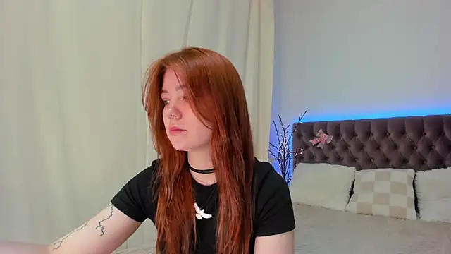 Snapshot of Ella_Mayers chatting on 03.17.25 Ella Mayers online show from 03.17.25