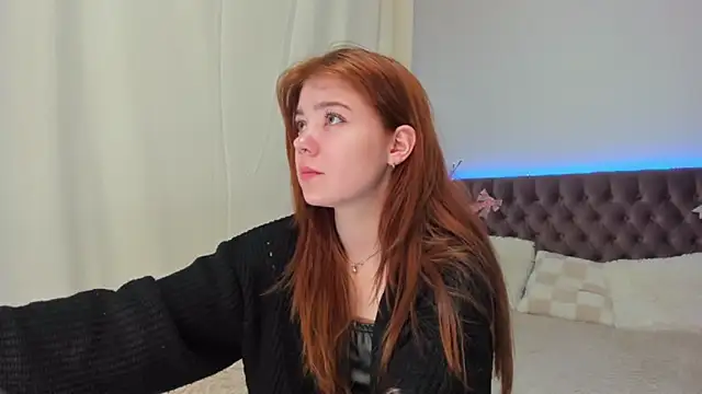 Snapshot of Ella_Mayers chatting on 03.20.25 Ella Mayers online show from 03.20.25