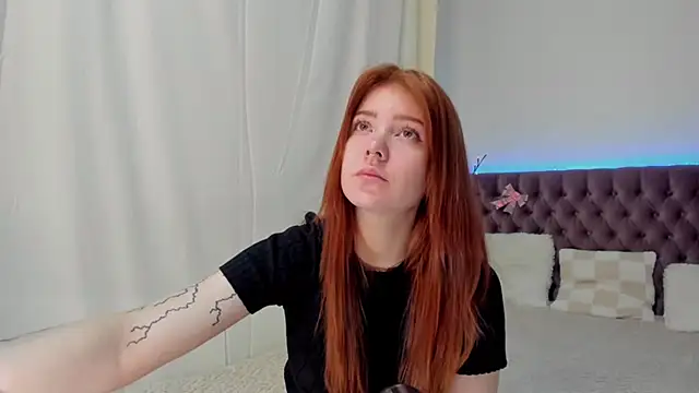 Snapshot of Ella_Mayers chatting on 03.22.25 Ella Mayers online show from 03.22.25