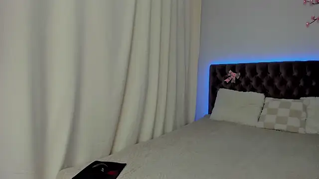 Snapshot of Ella_Mayers chatting on 09.13.25 Ella Mayers online show from 09.13.25