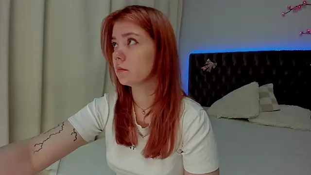 Snapshot of Ella_Mayers chatting on 09.20.25 Ella Mayers online show from 09.20.25