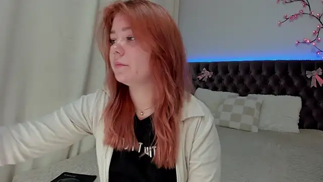 Snapshot of Ella_Mayers chatting on 09.22.25 Ella Mayers online show from 09.22.25