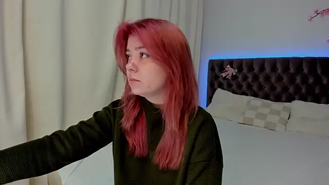 Snapshot of Ella_Mayers chatting on 09.28.25 Ella Mayers online show from 09.28.25