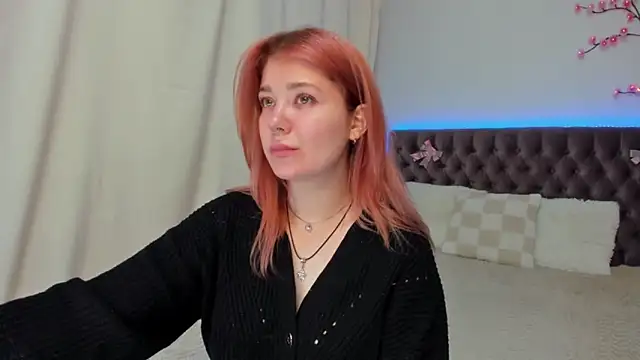 Snapshot of Ella_Mayers chatting on 10.18.25 Ella Mayers online show from 10.18.25