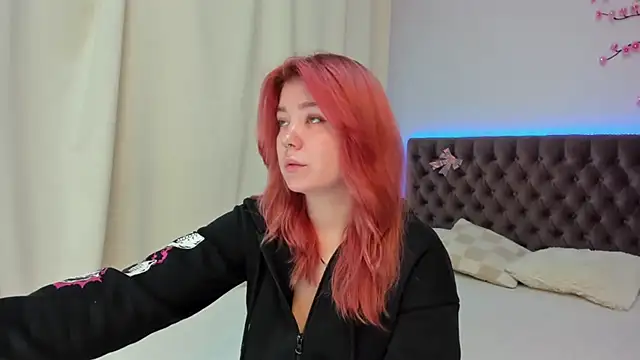 Snapshot of Ella_Mayers chatting on 10.25.25 Ella Mayers online show from 10.25.25